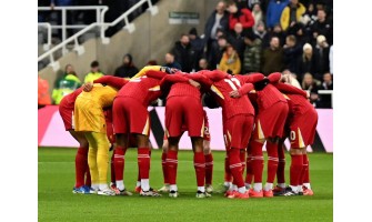 Stjerner skinner på Premier League-kvelden, med seire, nederlag og dark horse-motangrep