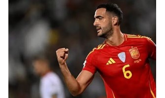 Fra midtbane til spiss scorer Merino et spektakulært hat-trick.
