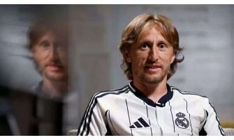 Modric tar farvel med Bernabeu, og æraen med de tidligere seremonielle tre midtbanespillerne er over